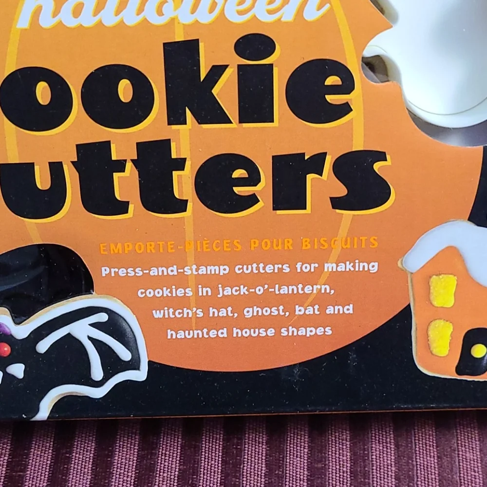 NWT: Williams Sonoma Kids Halloween Cookie Cutters 🦇 👻